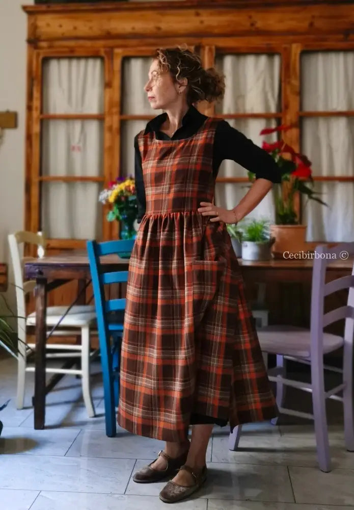 Grembiule in lana tartan marrone e ruggine (Rif. 478) grembiule donna tessuti moderni