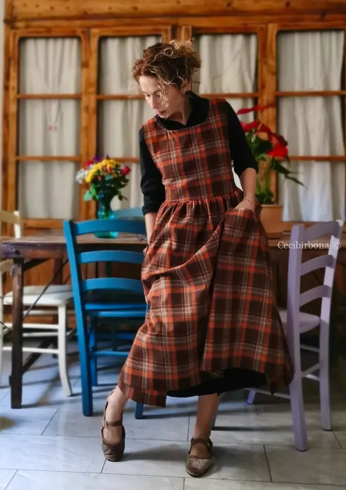 Grembiule in lana tartan marrone e ruggine (Rif. 478) grembiule donna tessuti moderni