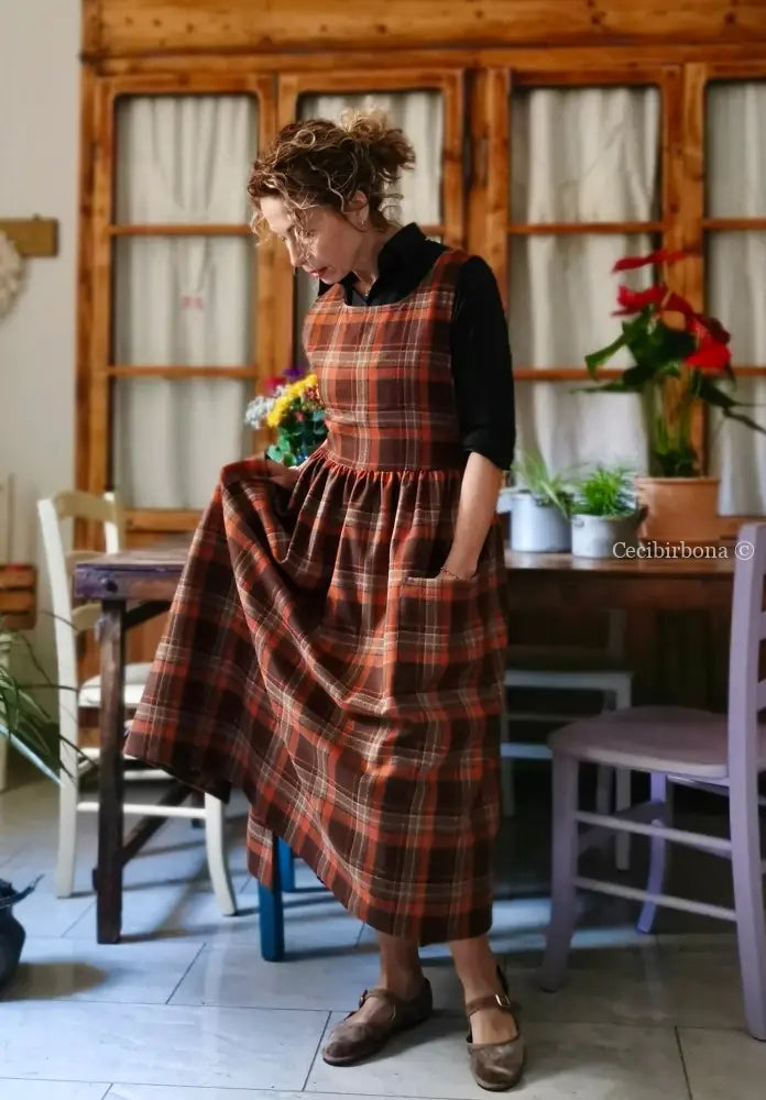 Grembiule in lana tartan marrone e ruggine (Rif. 478) grembiule donna tessuti moderni