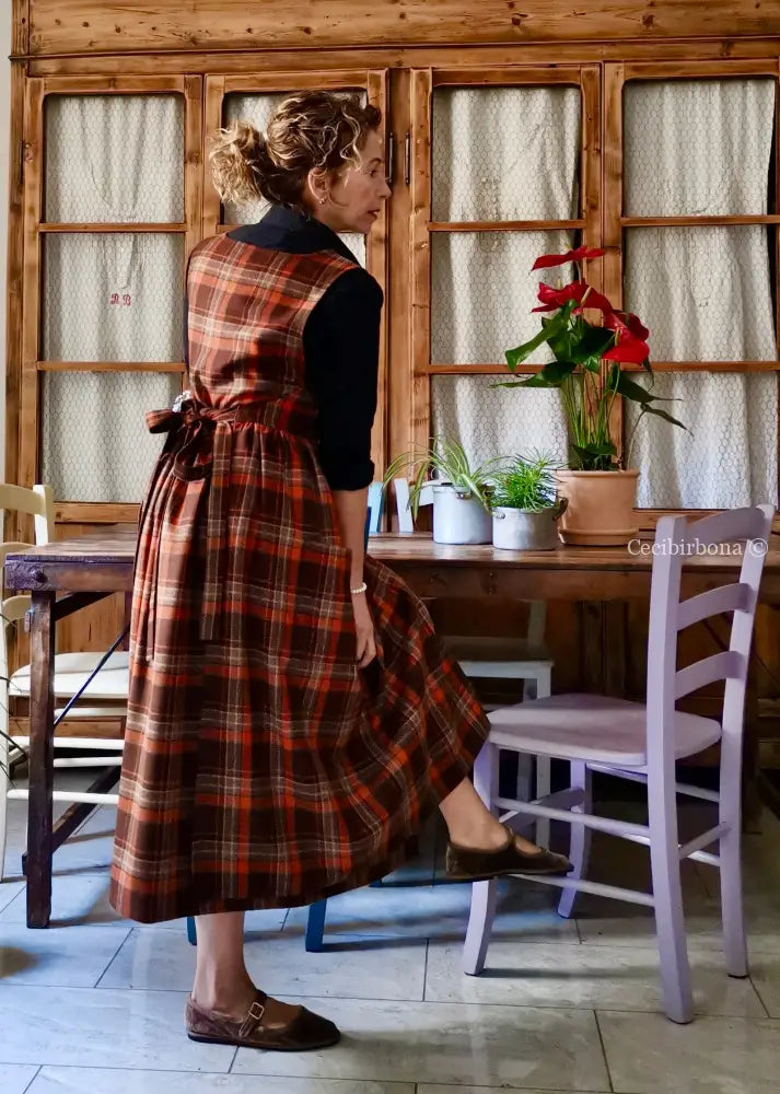Grembiule in lana tartan marrone e ruggine (Rif. 478) grembiule donna tessuti moderni