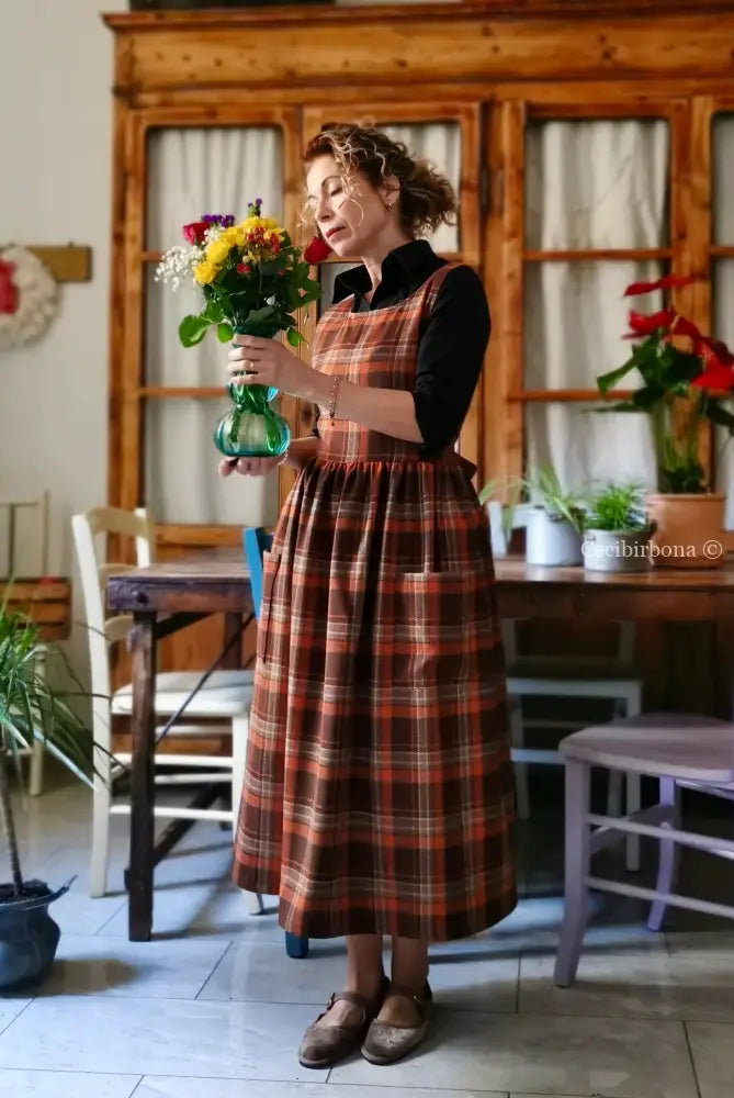 Grembiule in lana tartan marrone e ruggine (Rif. 478) grembiule donna tessuti moderni