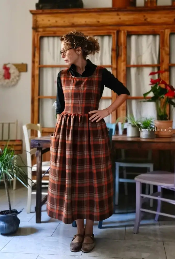 Grembiule in lana tartan marrone e ruggine (Rif. 478) grembiule donna tessuti moderni