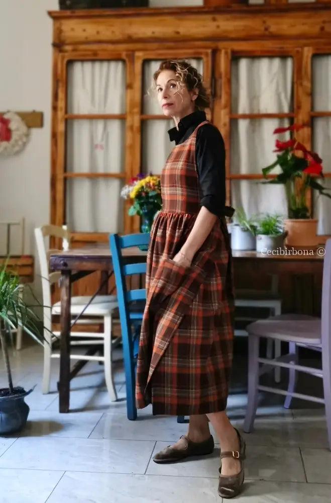 Grembiule in lana tartan marrone e ruggine (Rif. 478) grembiule donna tessuti moderni