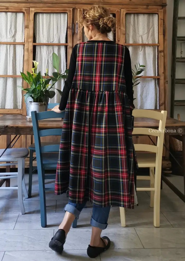 Grembiule in lana tartan nero e rosso (Ref. 48) grembiule donna tessuti moderni