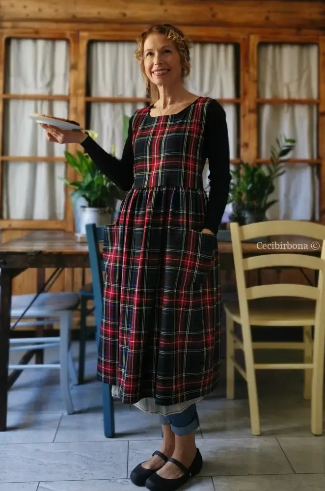 Grembiule in lana tartan nero e rosso (Ref. 48) grembiule donna tessuti moderni