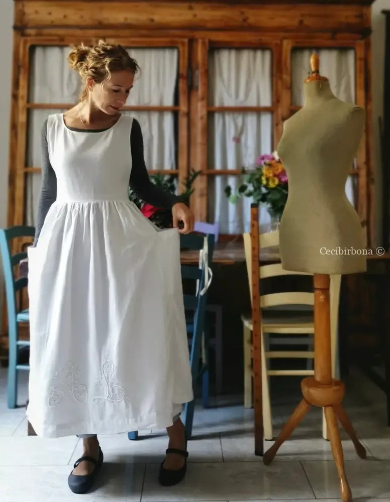 Grembiule in lino antico con monogramma AL (Ref. 17) grembiule donna in tessuto antico