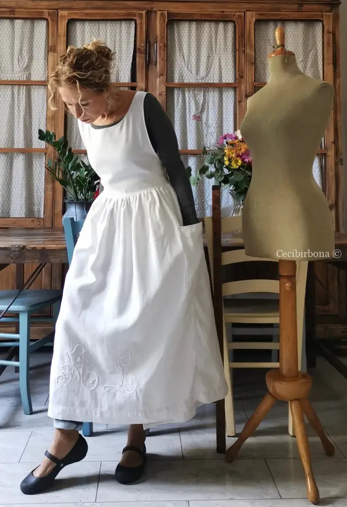 Grembiule in lino antico con monogramma AL (Ref. 17) grembiule donna in tessuto antico