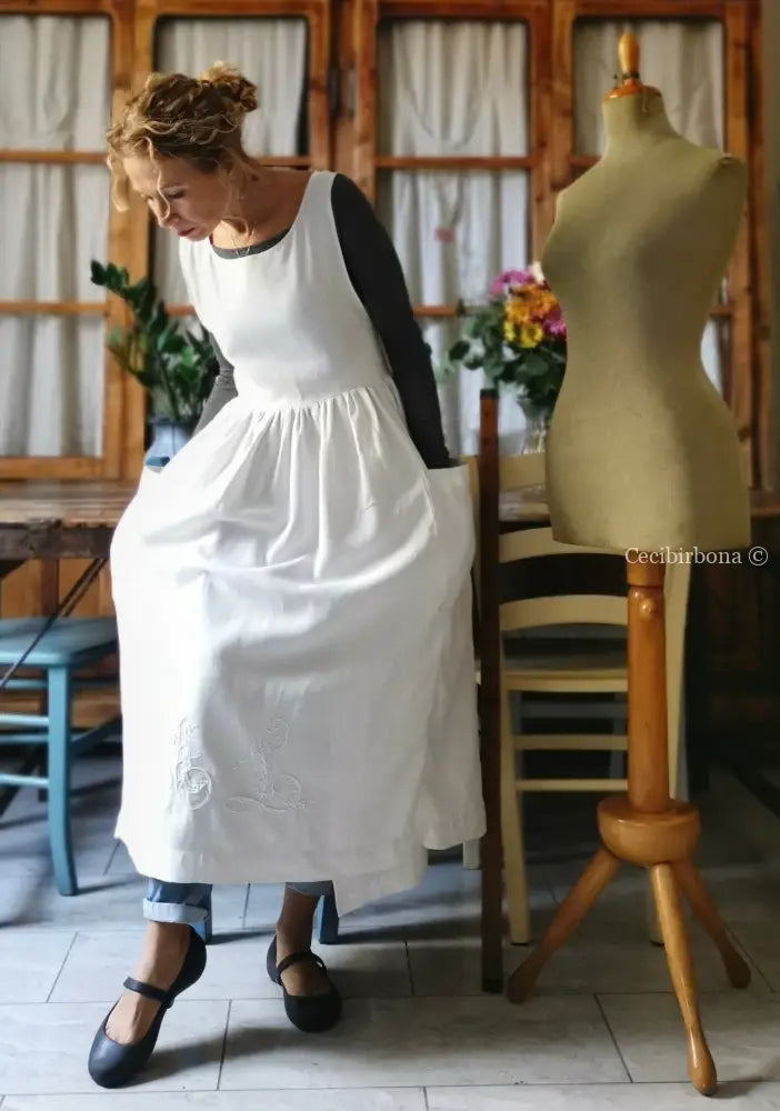 Grembiule in lino antico con monogramma AL (Ref. 17) grembiule donna in tessuto antico