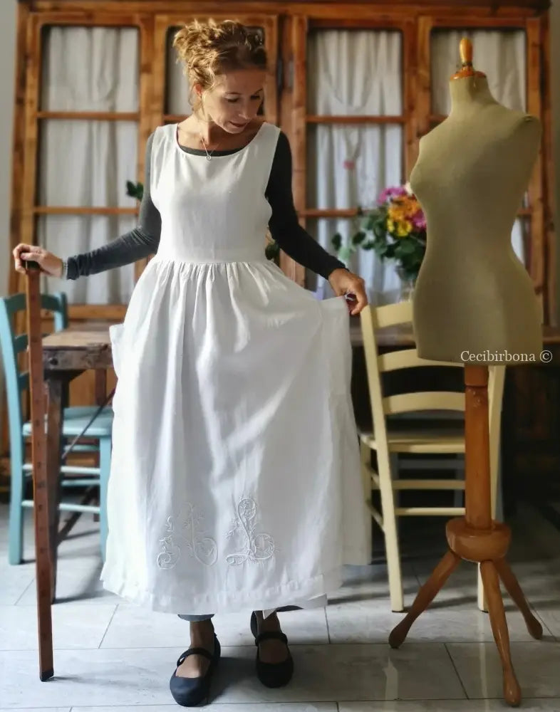 Grembiule in lino antico con monogramma AL (Ref. 17) grembiule donna in tessuto antico