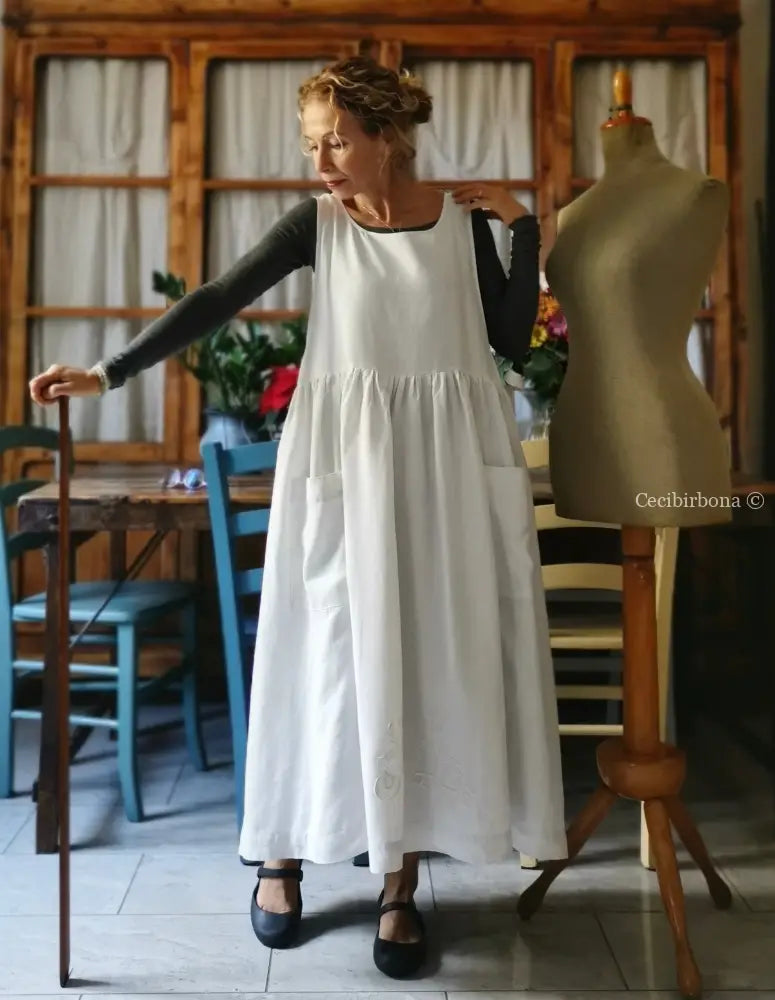 Grembiule in lino antico con monogramma AL (Ref. 17) grembiule donna in tessuto antico