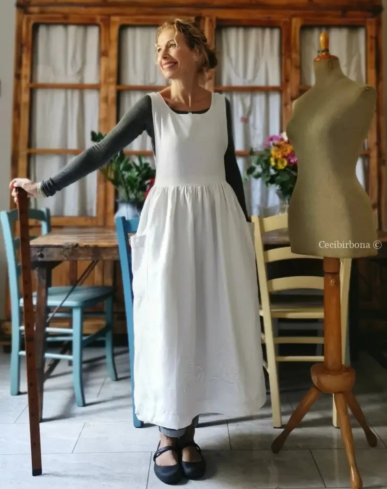 Grembiule in lino antico con monogramma AL (Ref. 17) grembiule donna in tessuto antico