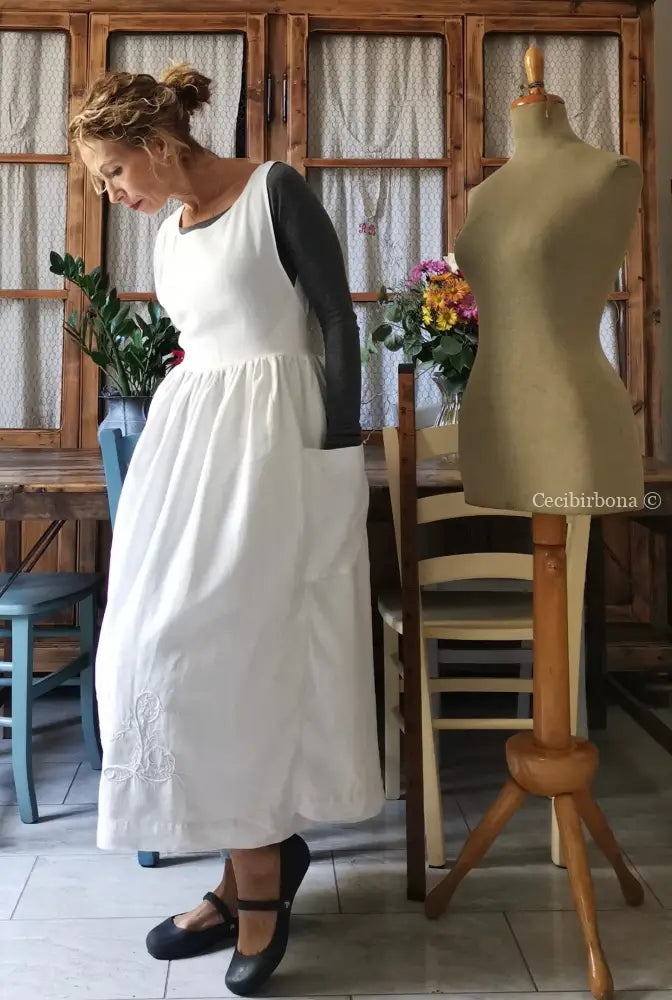 Grembiule in lino antico con monogramma AL (Ref. 17) grembiule donna in tessuto antico