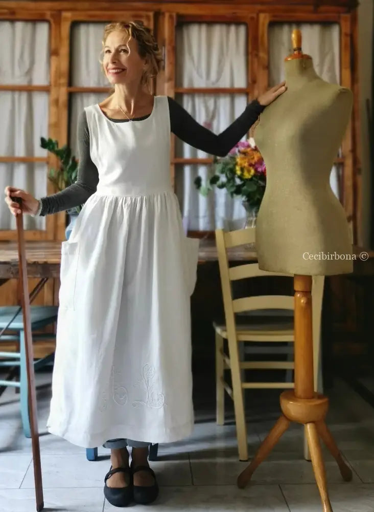 Grembiule in lino antico con monogramma AL (Ref. 17) grembiule donna in tessuto antico