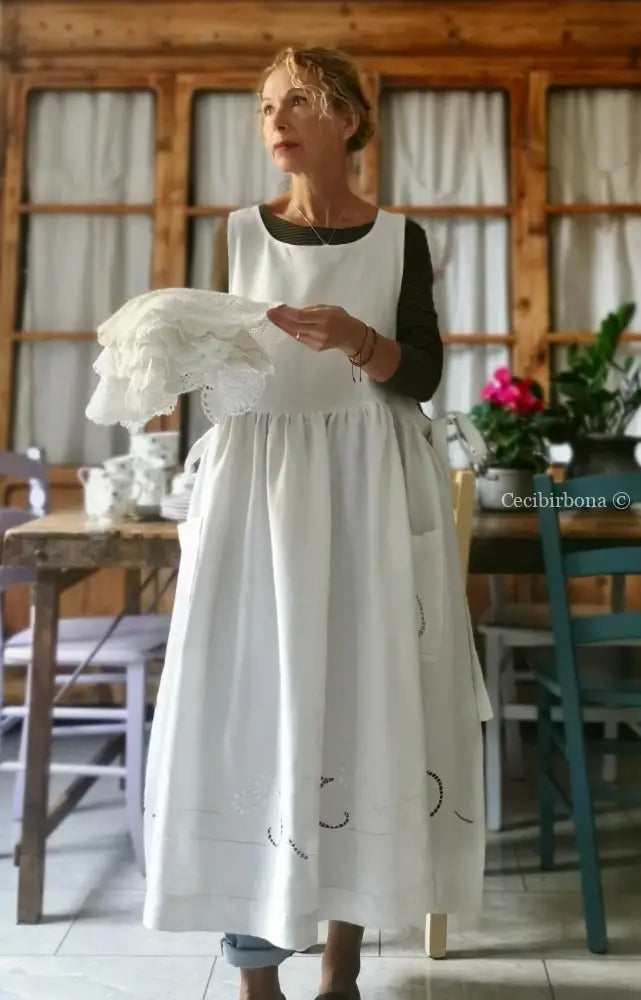 Grembiule in lino antico con monogramma B e ricamo ad intaglio (Ref. 10) grembiule donna in tessuto antico