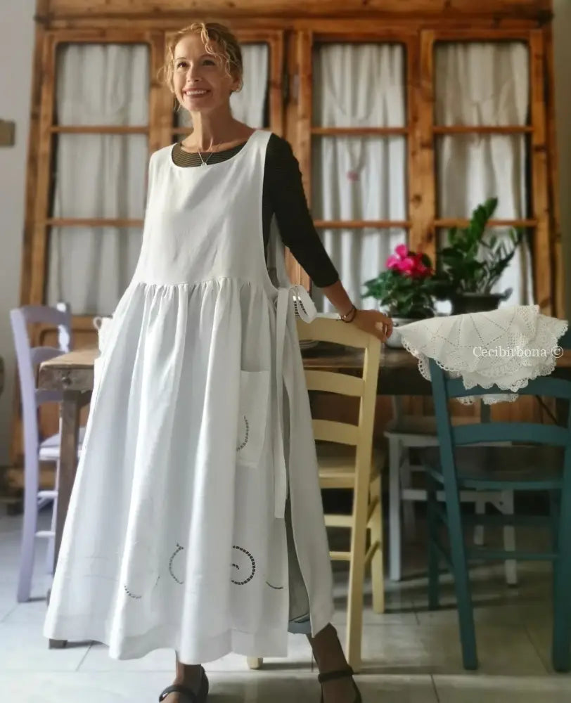 Grembiule in lino antico con monogramma B e ricamo ad intaglio (Ref. 10) grembiule donna in tessuto antico