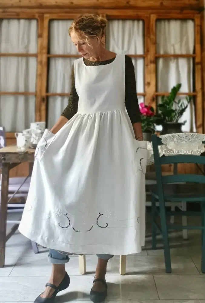 Grembiule in lino antico con monogramma B e ricamo ad intaglio (Ref. 10) grembiule donna in tessuto antico