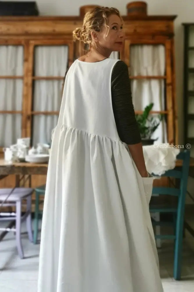 Grembiule in lino antico con monogramma B e ricamo ad intaglio (Ref. 10) grembiule donna in tessuto antico