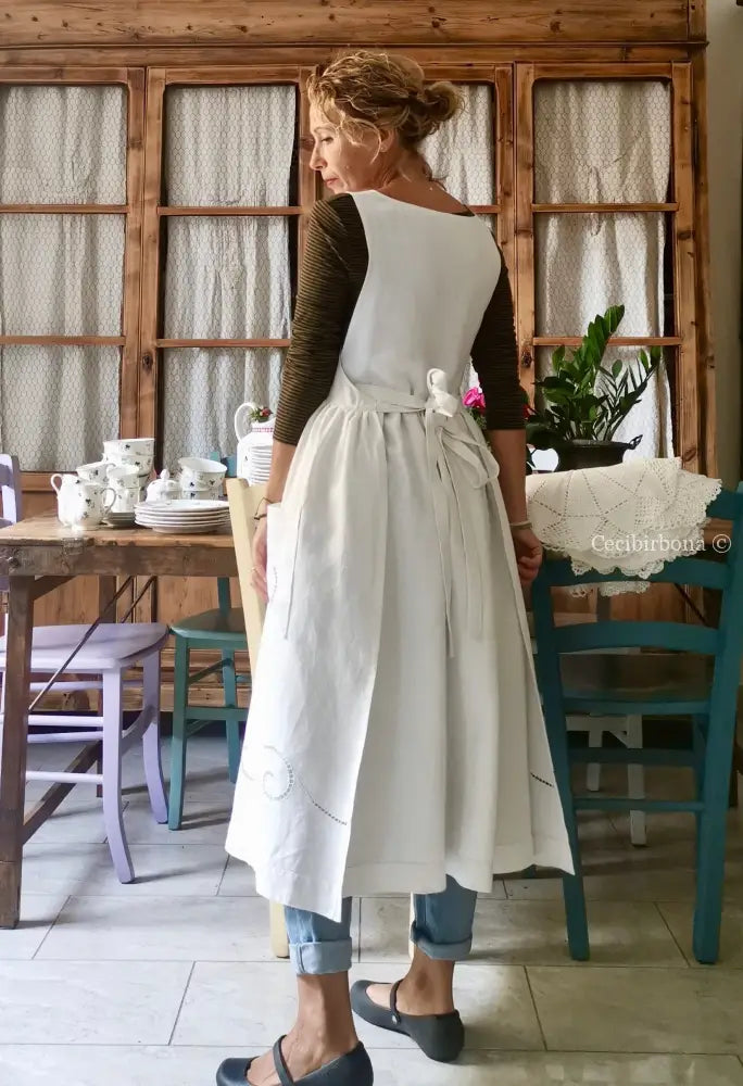 Grembiule in lino antico con monogramma B e ricamo ad intaglio (Ref. 10) grembiule donna in tessuto antico