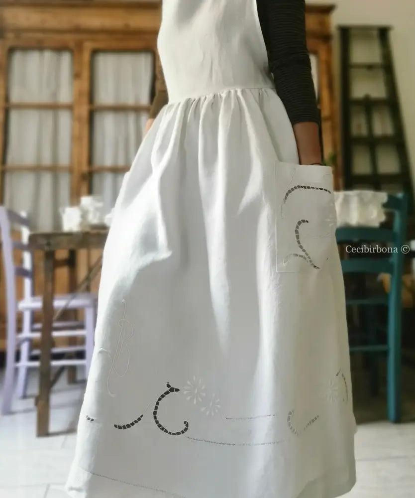 Grembiule in lino antico con monogramma B e ricamo ad intaglio (Ref. 10) grembiule donna in tessuto antico