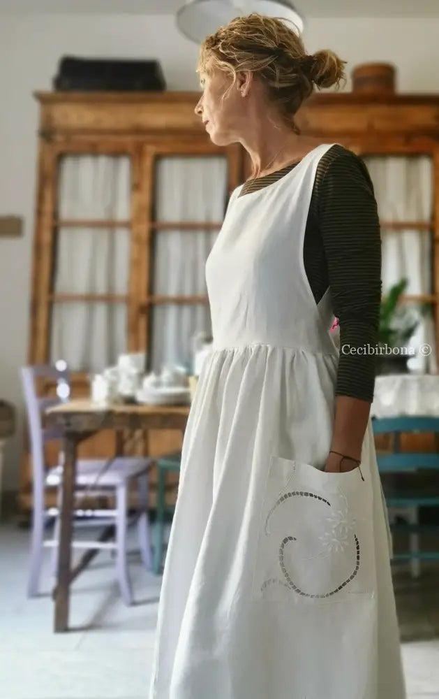 Grembiule in lino antico con monogramma B e ricamo ad intaglio (Ref. 10) grembiule donna in tessuto antico
