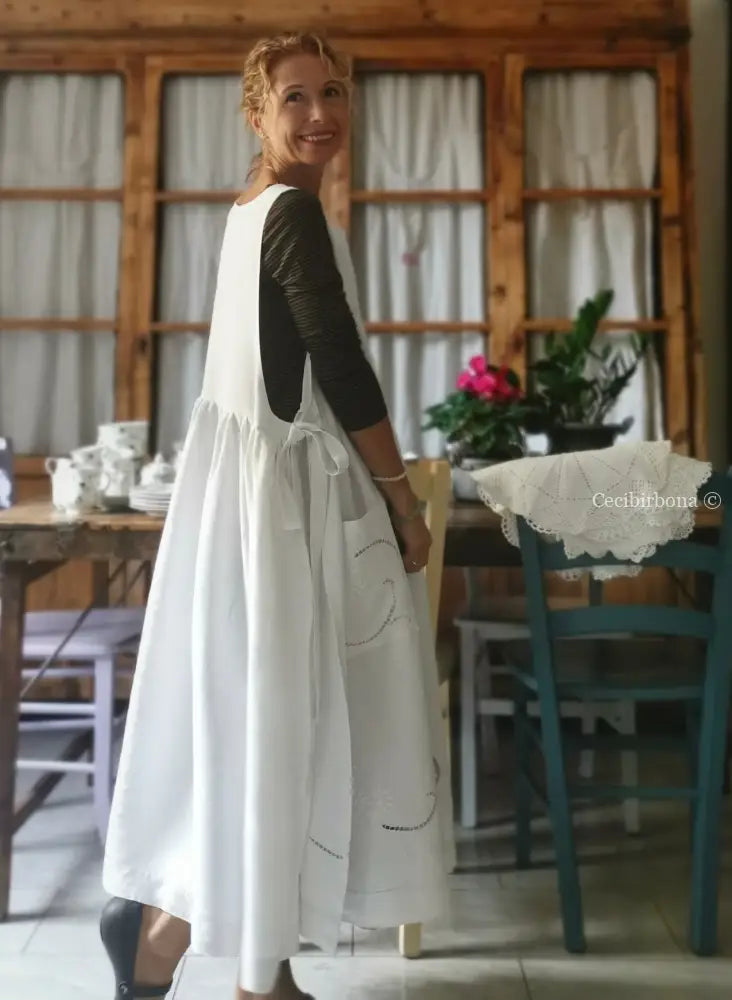 Grembiule in lino antico con monogramma B e ricamo ad intaglio (Ref. 10) grembiule donna in tessuto antico