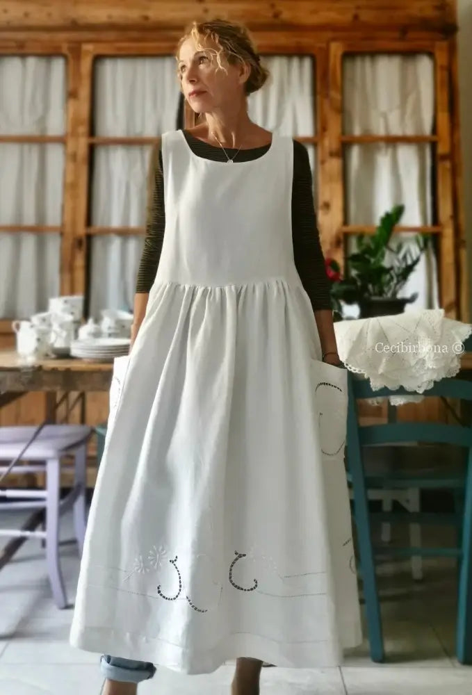 Grembiule in lino antico con monogramma B e ricamo ad intaglio (Ref. 10) grembiule donna in tessuto antico