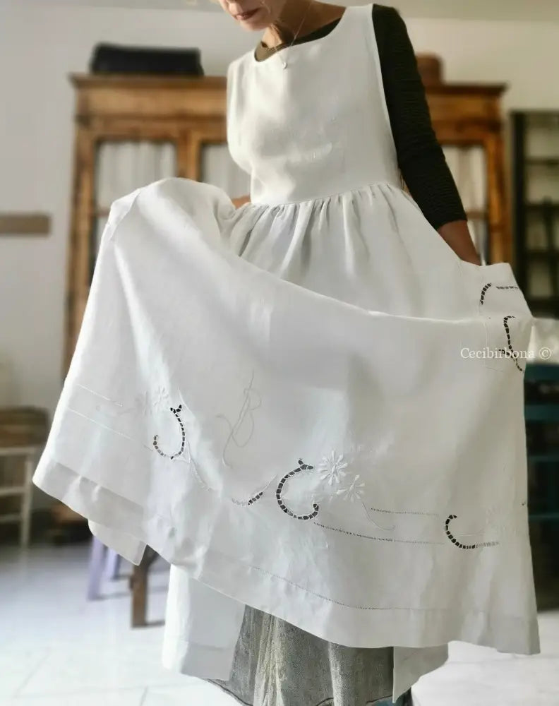 Grembiule in lino antico con monogramma B e ricamo ad intaglio (Ref. 10) grembiule donna in tessuto antico