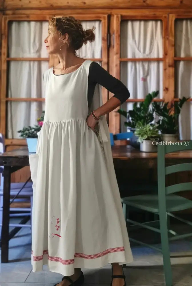 Grembiule in lino antico con monogramma L in rosso (Ref. 144) grembiule donna in tessuto antico
