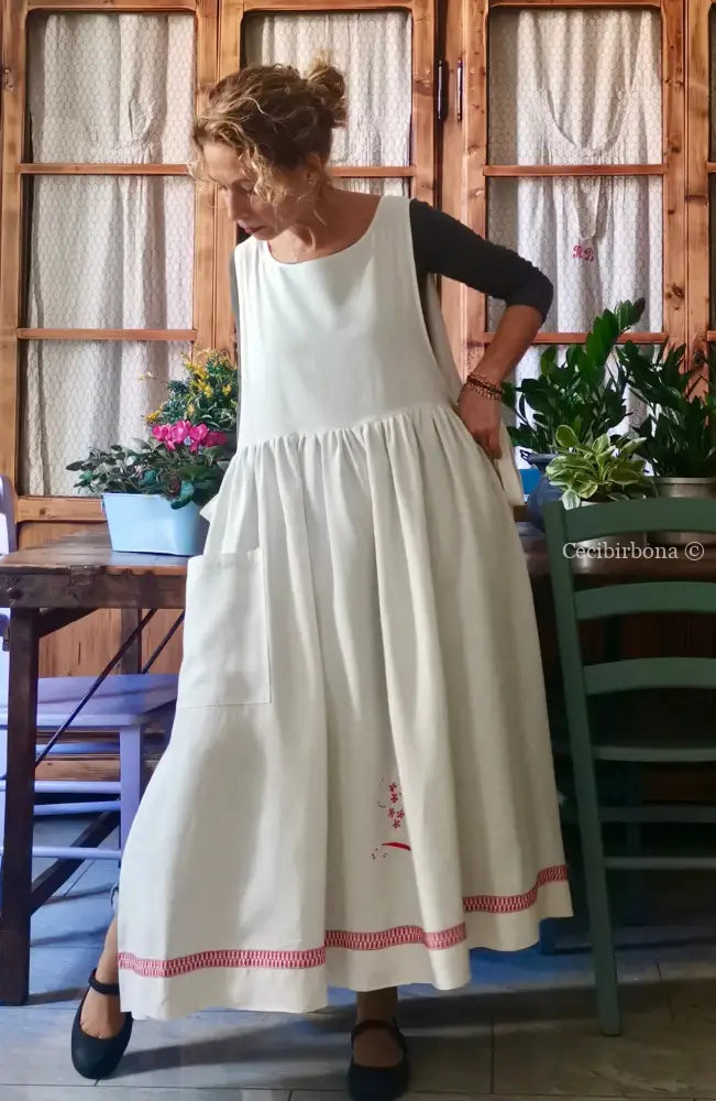 Grembiule in lino antico con monogramma L in rosso (Ref. 144) grembiule donna in tessuto antico