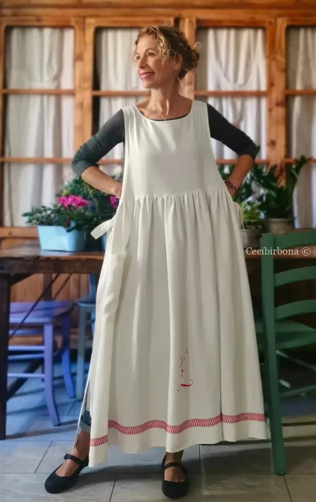 Grembiule in lino antico con monogramma L in rosso (Ref. 144) grembiule donna in tessuto antico