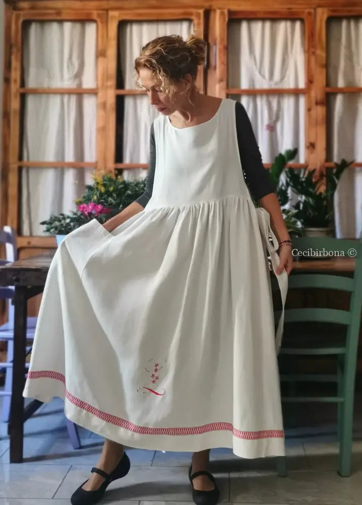 Grembiule in lino antico con monogramma L in rosso (Ref. 144) grembiule donna in tessuto antico