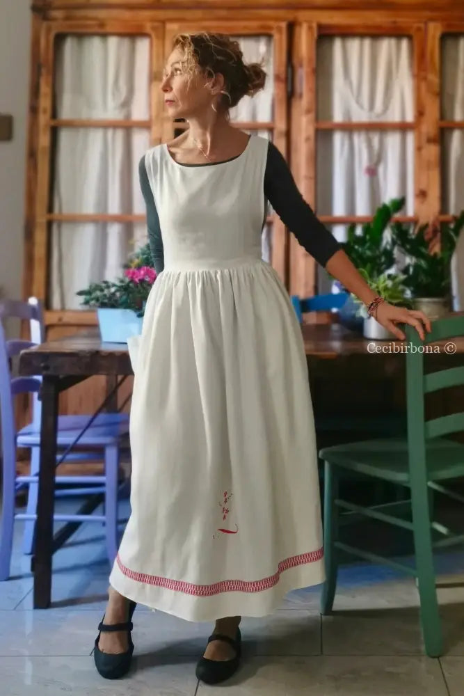 Grembiule in lino antico con monogramma L in rosso (Ref. 144) grembiule donna in tessuto antico