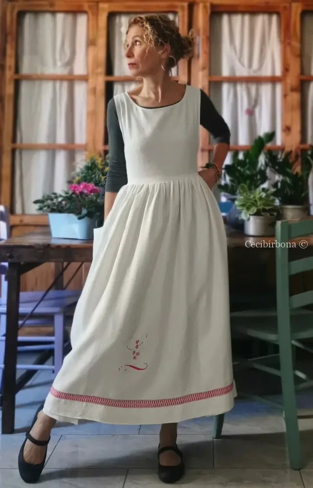 Grembiule in lino antico con monogramma L in rosso (Ref. 144) grembiule donna in tessuto antico
