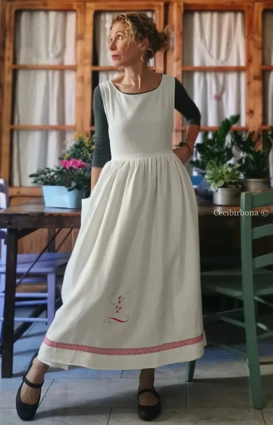 Grembiule in lino antico con monogramma L in rosso (Ref. 144) grembiule donna in tessuto antico