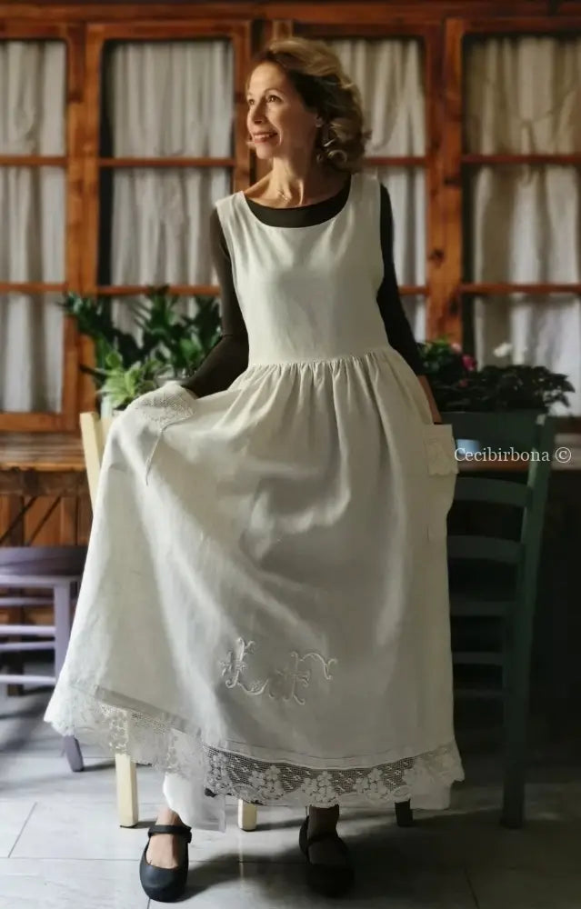 Grembiule in lino antico con monogramma LF e pizzo (Ref. 155) grembiule donna in tessuto antico