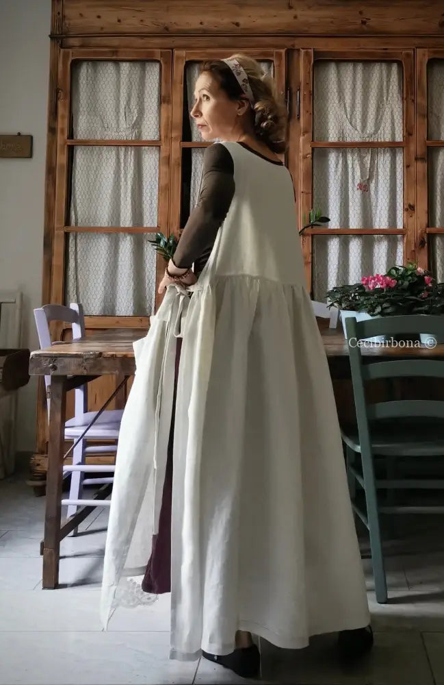 Grembiule in lino antico con monogramma LF e pizzo (Ref. 155) grembiule donna in tessuto antico