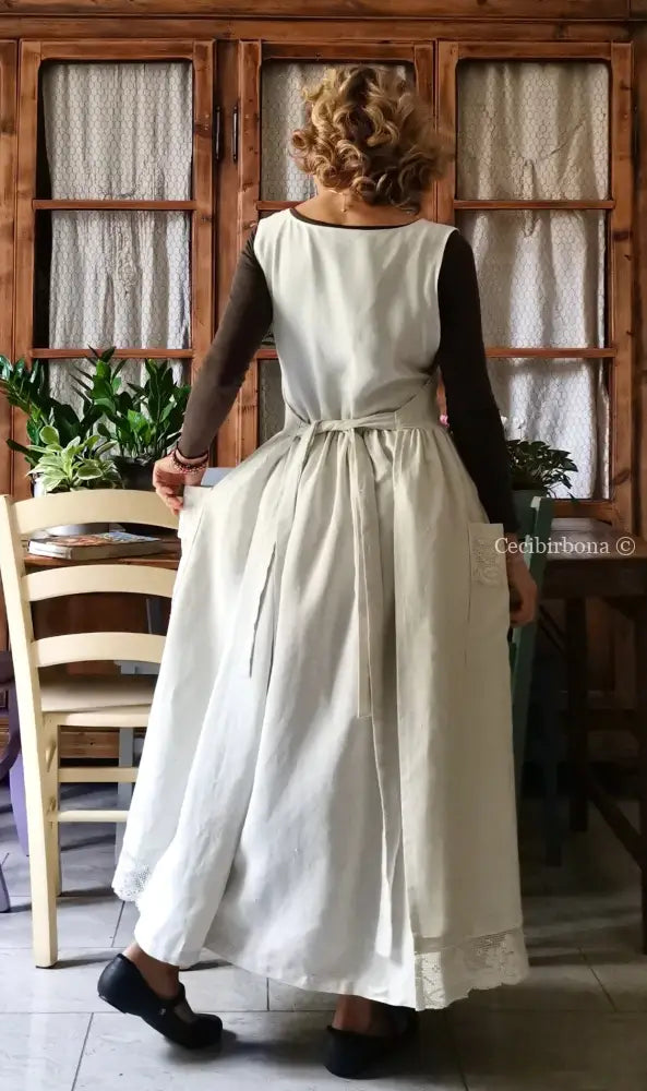 Grembiule in lino antico con monogramma LF e pizzo (Ref. 155) grembiule donna in tessuto antico