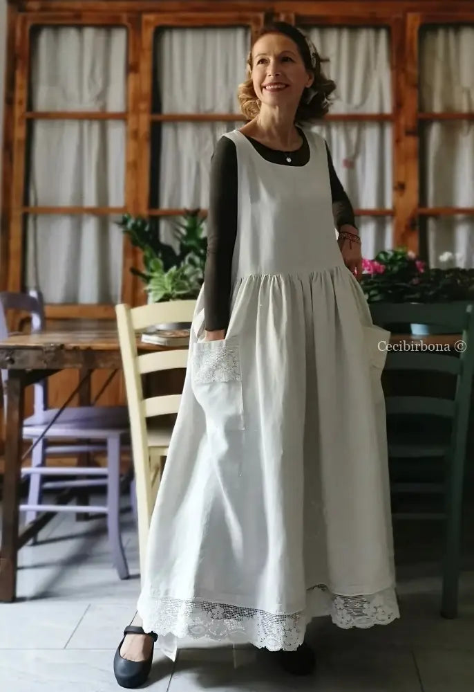 Grembiule in lino antico con monogramma LF e pizzo (Ref. 155) grembiule donna in tessuto antico