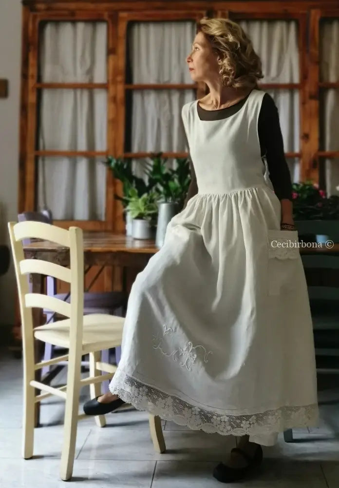 Grembiule in lino antico con monogramma LF e pizzo (Ref. 155) grembiule donna in tessuto antico