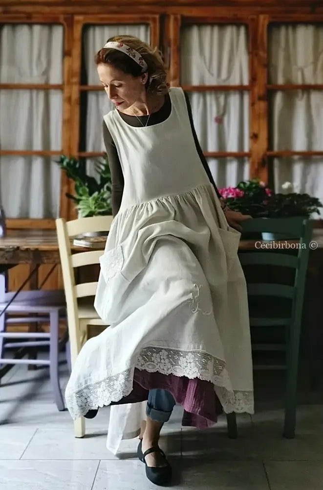 Grembiule in lino antico con monogramma LF e pizzo (Ref. 155) grembiule donna in tessuto antico