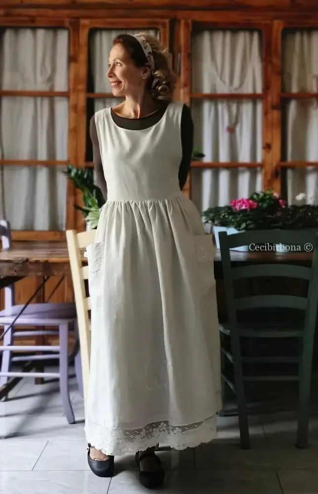 Grembiule in lino antico con monogramma LF e pizzo (Ref. 155) grembiule donna in tessuto antico