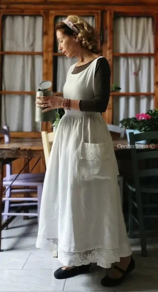 Grembiule in lino antico con monogramma LF e pizzo (Ref. 155) grembiule donna in tessuto antico