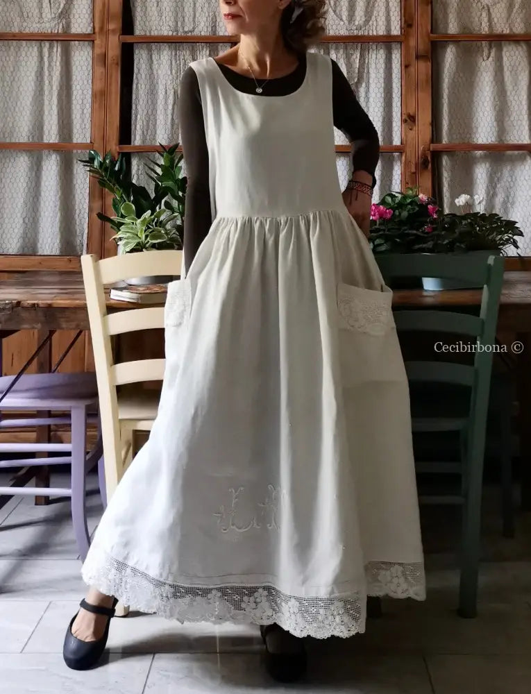 Grembiule in lino antico con monogramma LF e pizzo (Ref. 155) grembiule donna in tessuto antico