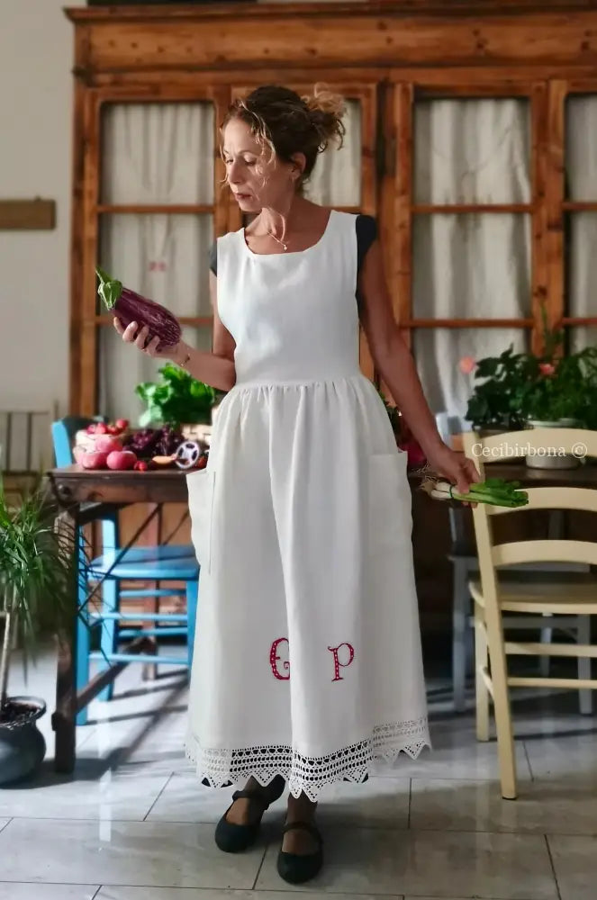 Grembiule in lino antico con monogramma PG e bordo all’uncinetto (Ref. 508) - grembiule donna tessuti antichi