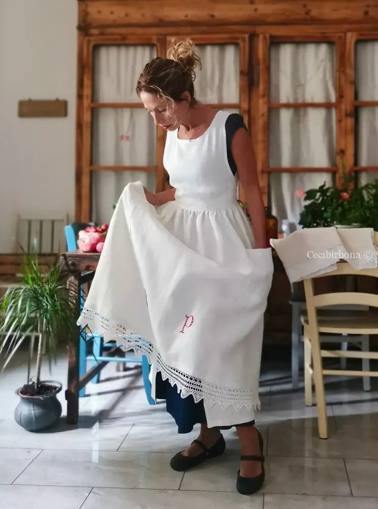 Grembiule in lino antico con monogramma PG e bordo all’uncinetto (Ref. 508) - grembiule donna tessuti antichi