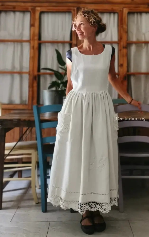 Grembiule in lino antico con pizzo e monogramma grembiule donna antico