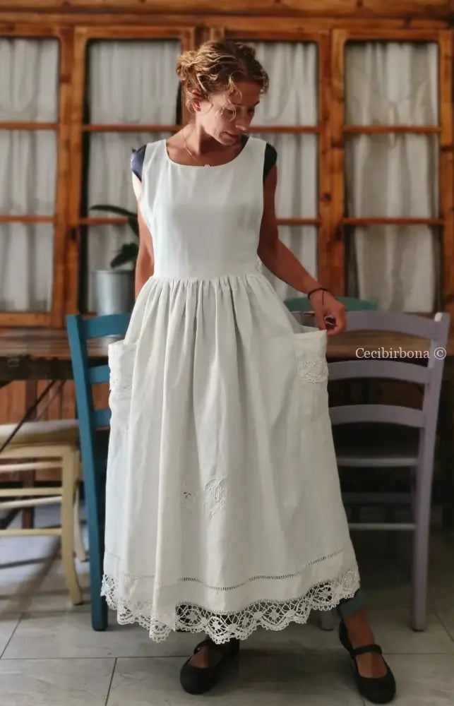 Grembiule in lino antico con pizzo e monogramma grembiule donna antico
