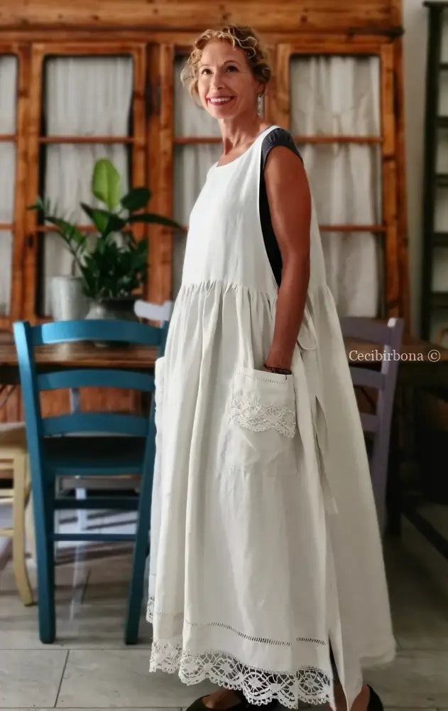 Grembiule in lino antico con pizzo e monogramma grembiule donna antico