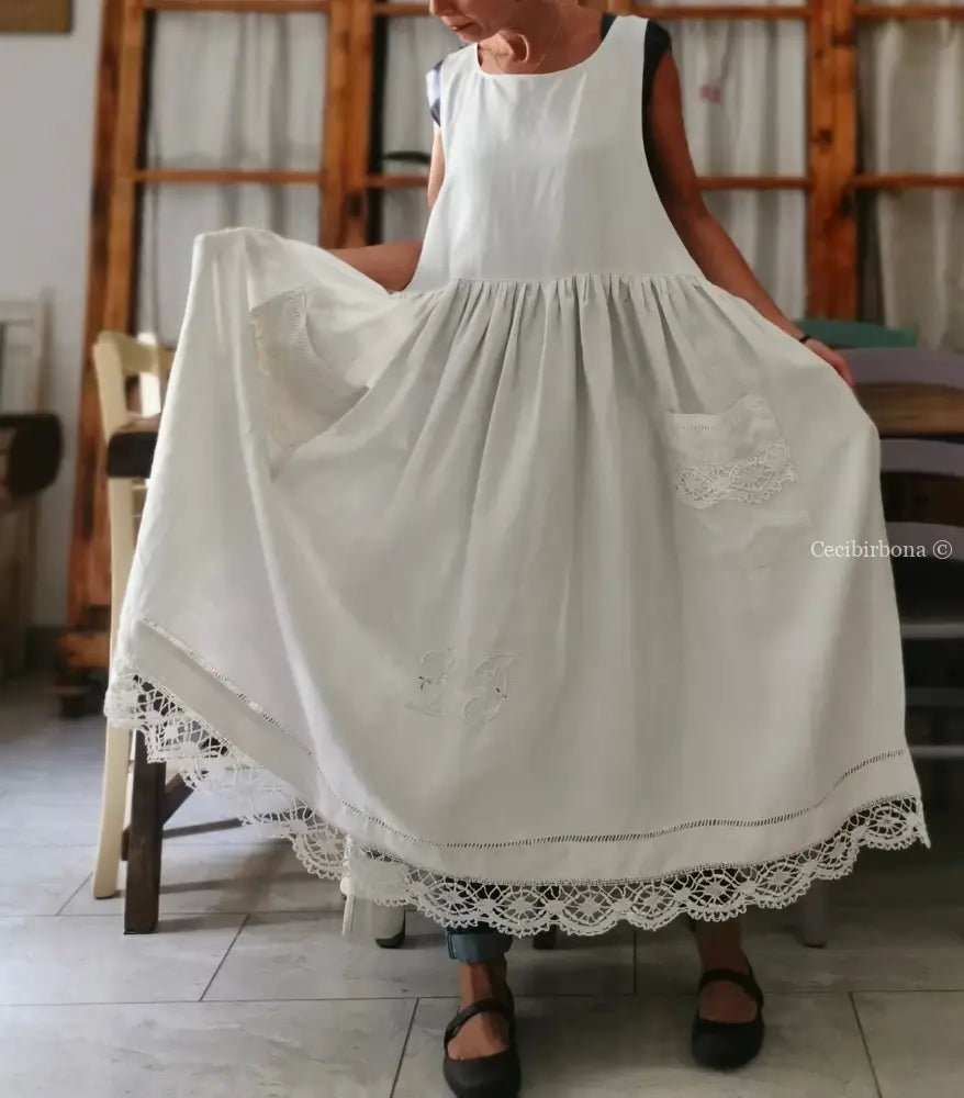 Grembiule in lino antico con pizzo e monogramma grembiule donna antico