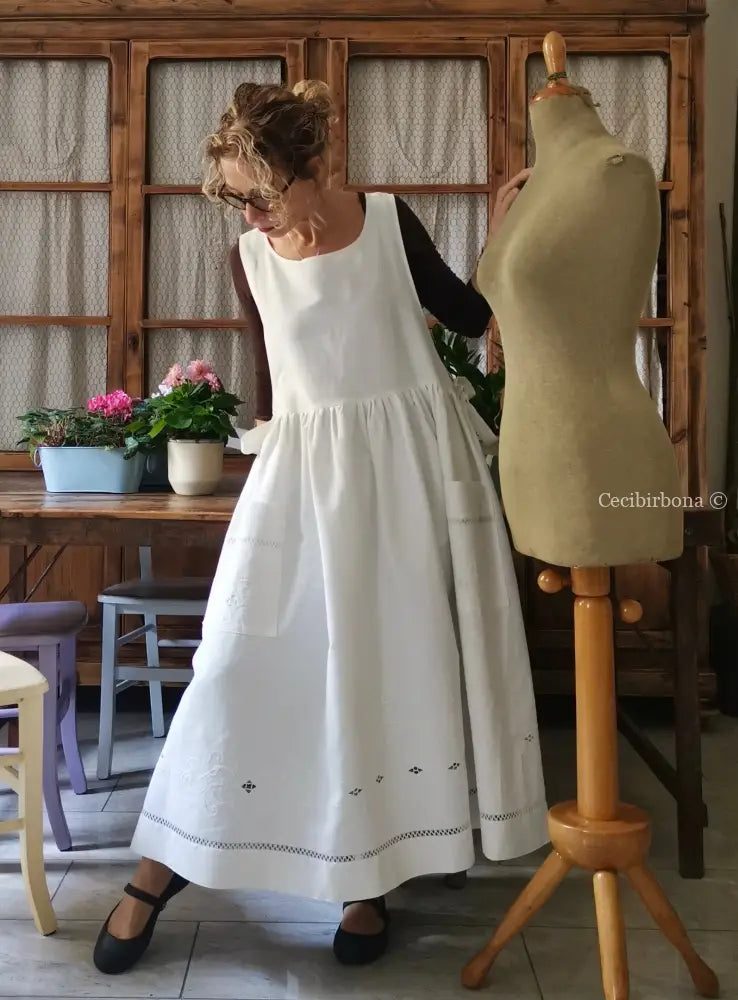 Grembiule in lino antico con ricamo e monogramma MG (Ref. 133) grembiule donna antico